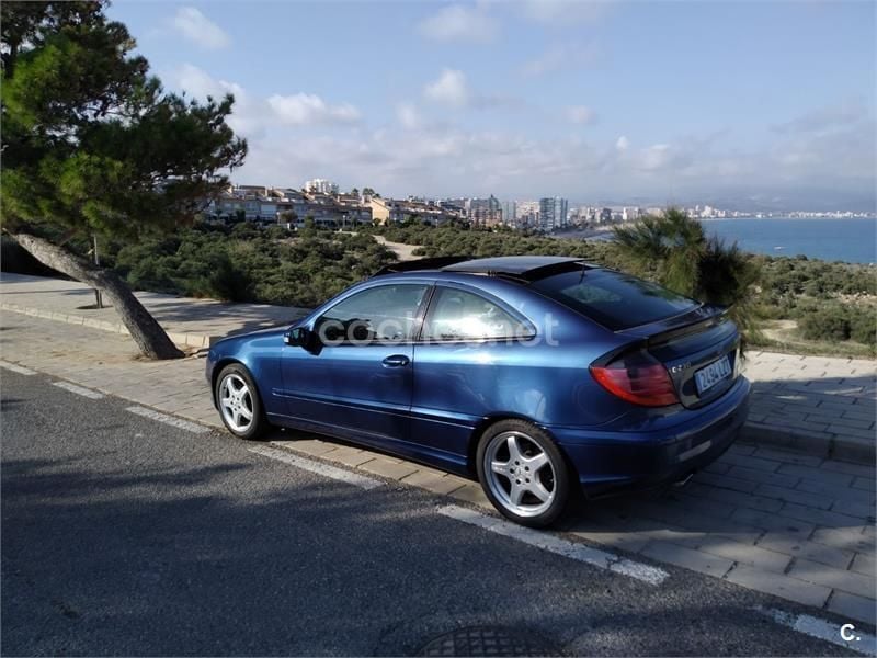 Usado Mercedes C230 197 CV (144 kW) 2001 Azul Berlina