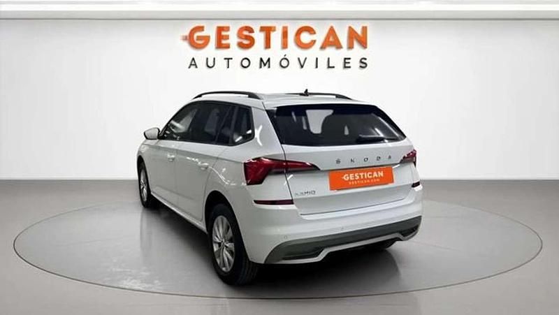 Usado Skoda Kamiq Ambition 110 CV (80 kW) 2021 Blanco SUV