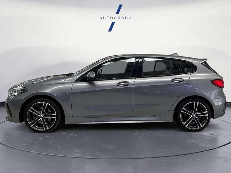 Usado BMW 118 Comfort Edition 136 CV (100 kW) 2023 Gris Utilitario