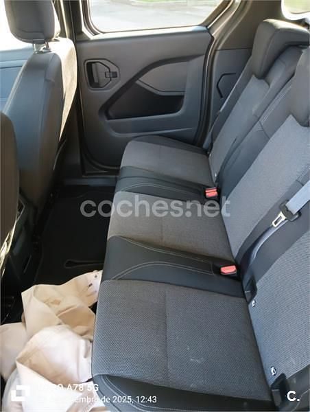 Usado Mercedes T180 131 CV (96 kW) 2023 Beige Monovolumen