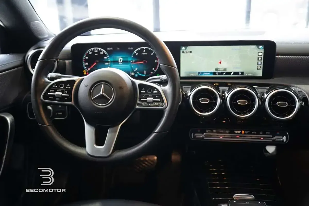 Usado Mercedes CLA200 Shooting Brake 150 CV (110 kW) 2022 Negro Familiar