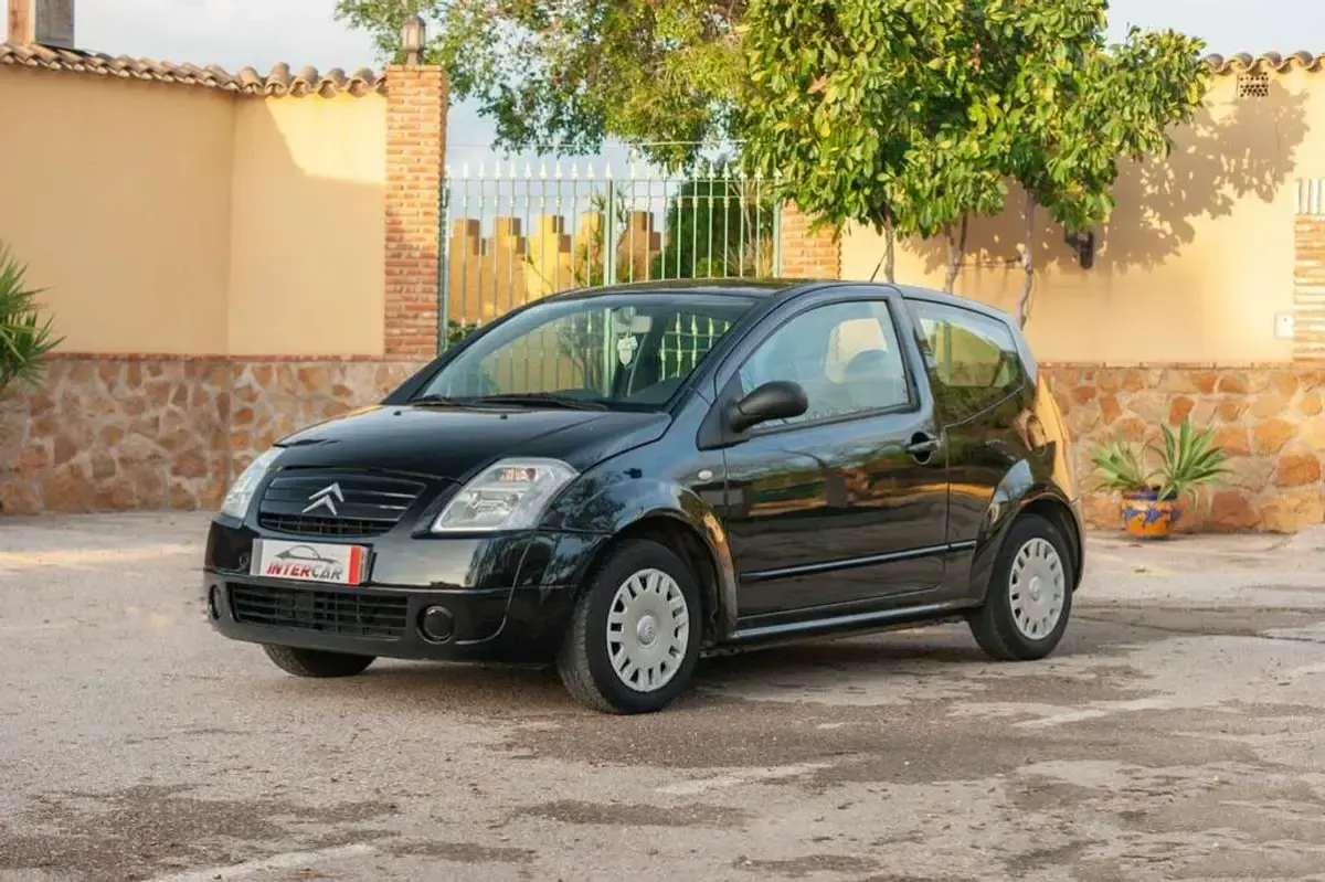 Käytetty Citroën C2 70 HP (51 kW) 2004 Musta Viistoperä