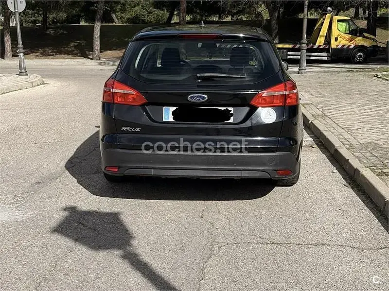 Usado Ford Focus Trend 115 CV (84 kW) 2015 Negro Familiar