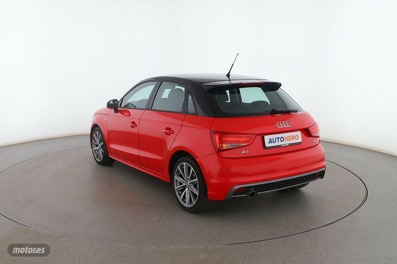 Usado Audi A1 Attraction 90 CV (66 kW) 2015 Rojo Berlina