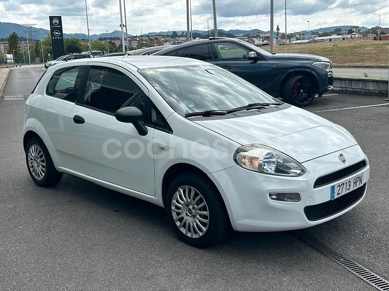 Usado Fiat Punto Pop 69 CV (50 kW) 2013 Blanco Utilitario