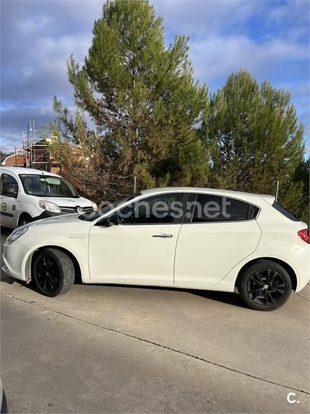 Usado Alfa Romeo Giulietta Distinctive 105 CV (77 kW) 2015 Blanco Berlina