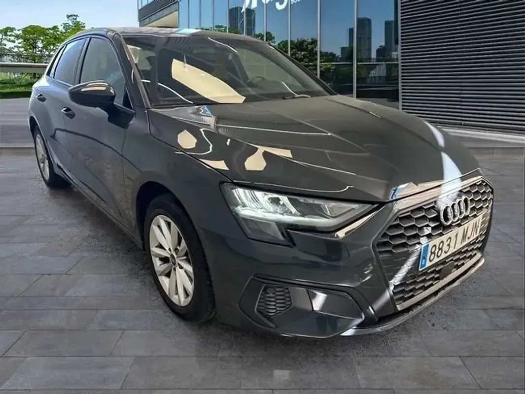 Usado Audi A3 Sportback S-Line 110 CV (80 kW) 2023 Plateado Utilitario