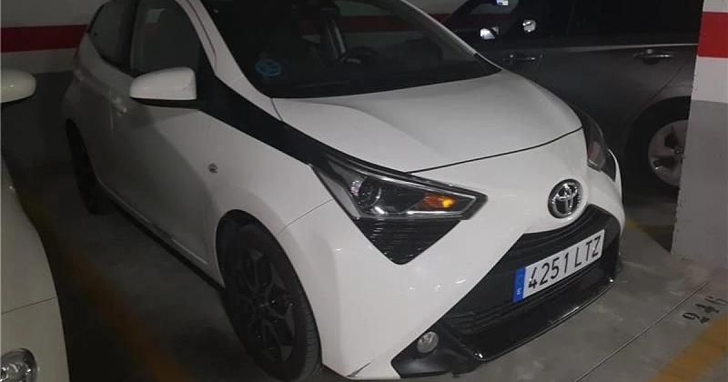 Usado 2021 Toyota Aygo X-play Utilitario | 11.240 € (Precio justo) - Imagen 1/4