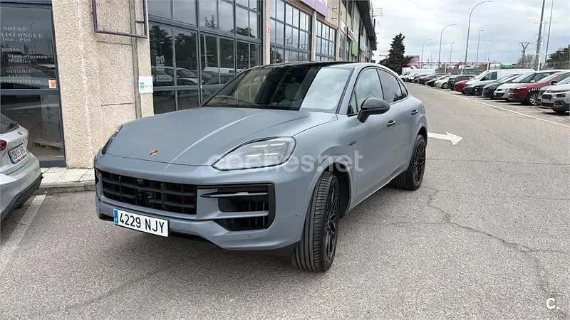 Usado Porsche Cayenne E-Hybrid Coupe Black Edition 470 CV (345 kW) 2026 Gris / plata SUV