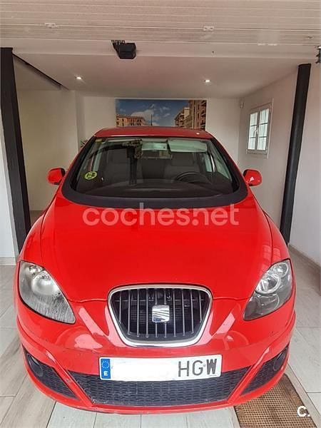 Usado Seat Altea Style 105 CV (77 kW) 2011 Rojo Monovolumen