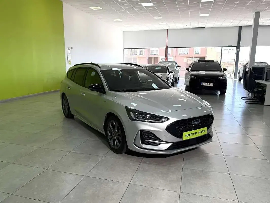 Usado Ford Focus ST-Line 125 CV (91 kW) 2024 Plateado Familiar
