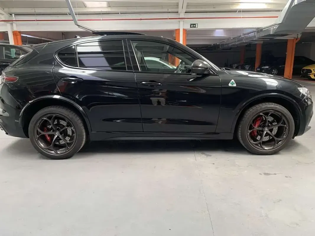 Usado Alfa Romeo Stelvio 523 CV (384 kW) 2021 Negro SUV