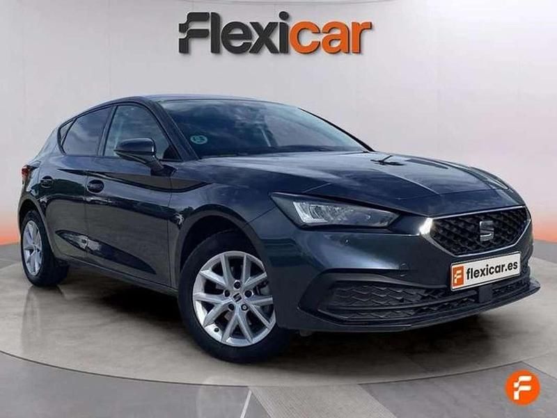 Usado Seat Leon Style 110 CV (80 kW) 2022 Azul Utilitario