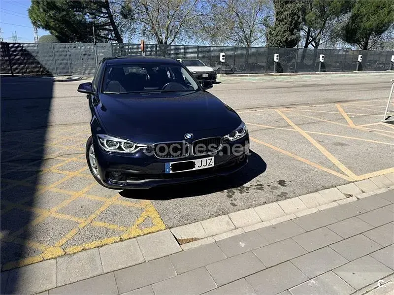 Usado BMW 318 143 CV (105 kW) 2015 Azul Berlina