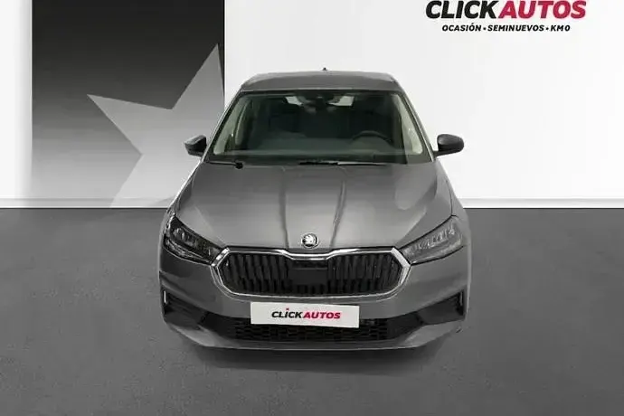 Usado Skoda Fabia Essence 80 CV (58 kW) 2025 Plata Utilitario