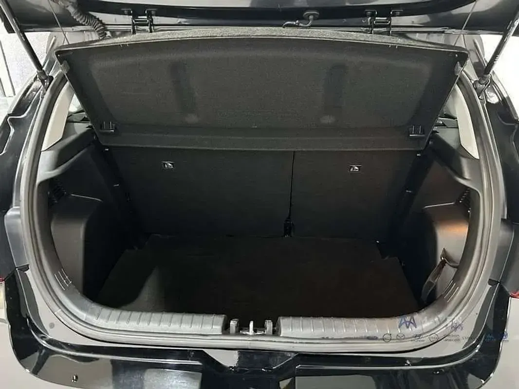Begagnad Hyundai i20 84 HK (61 kW) 2024 Svart Halvkombi