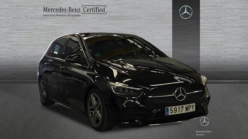 Usado Mercedes B180 AMG line 116 CV (85 kW) 2024 Negro cosmos Monovolumen