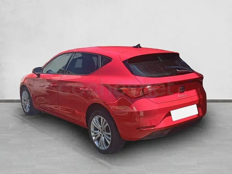 Usado Seat Leon Style 116 CV (85 kW) 2022 Rojo Berlina