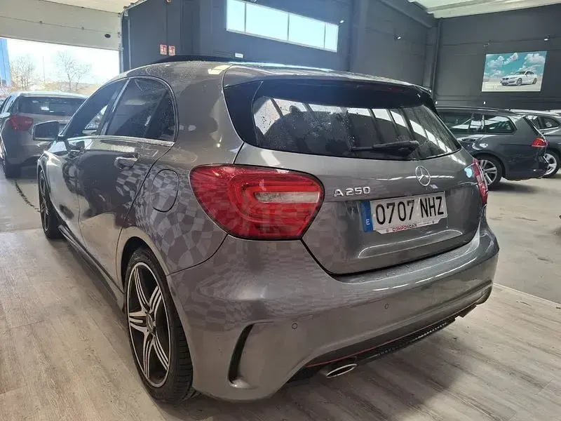 Usado Mercedes A250 AMG line 211 CV (155 kW) 2013 Gris / plata Utilitario