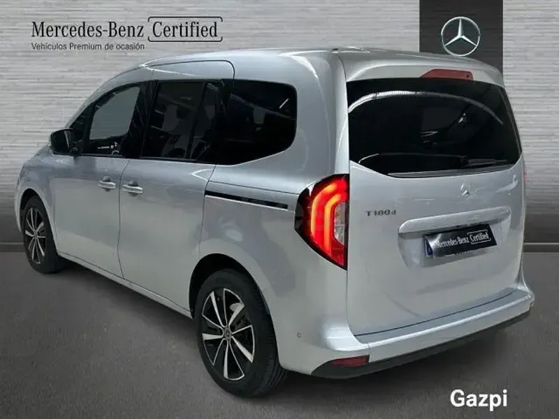 Nuevo Mercedes T180 116 CV (85 kW) 2026 Gris / plata Monovolumen