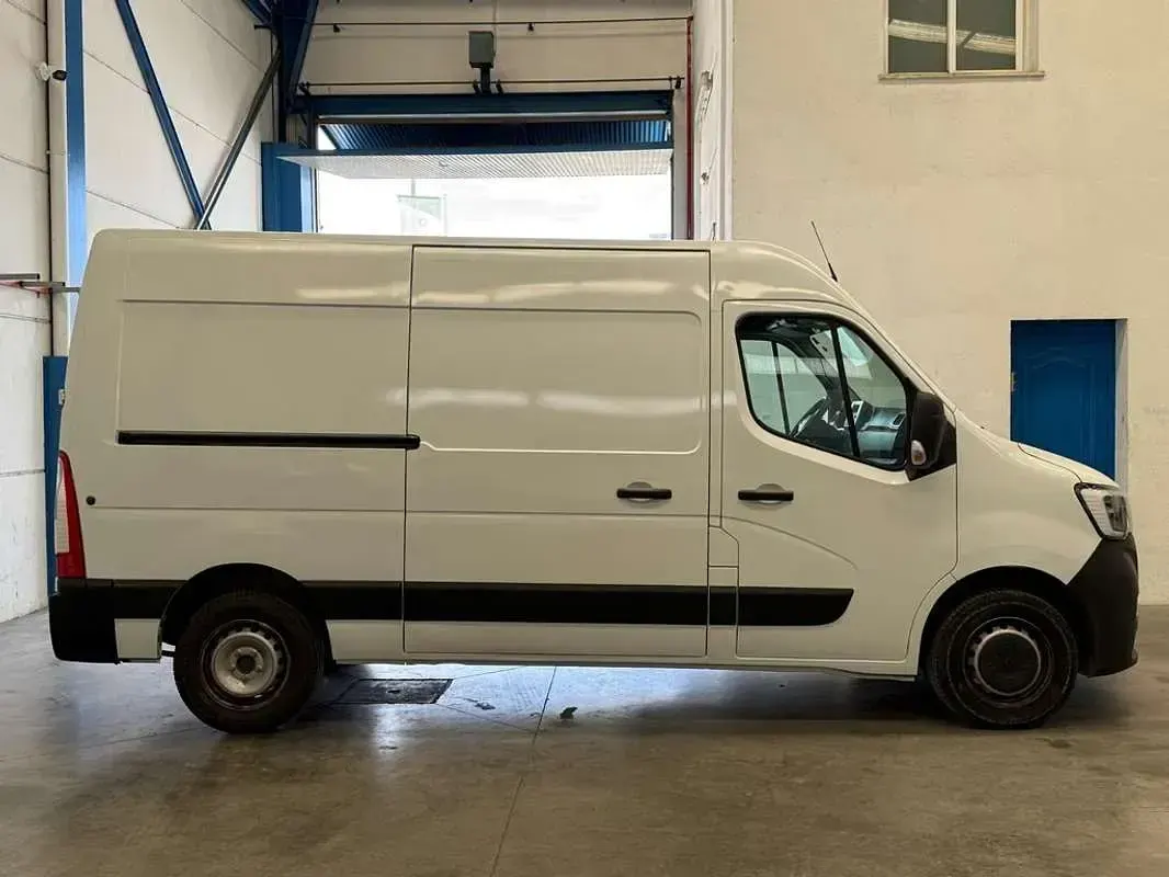 Usado Renault Master 135 CV (99 kW) 2021 Blanco Monovolumen