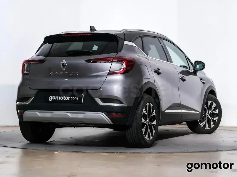 Usado Renault Captur Techno 90 CV (66 kW) 2024 Gris / plata SUV