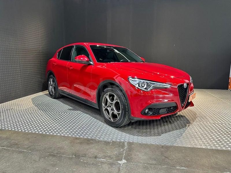 Usado Alfa Romeo Stelvio Sprint 190 CV (139 kW) 2022 Rojo SUV