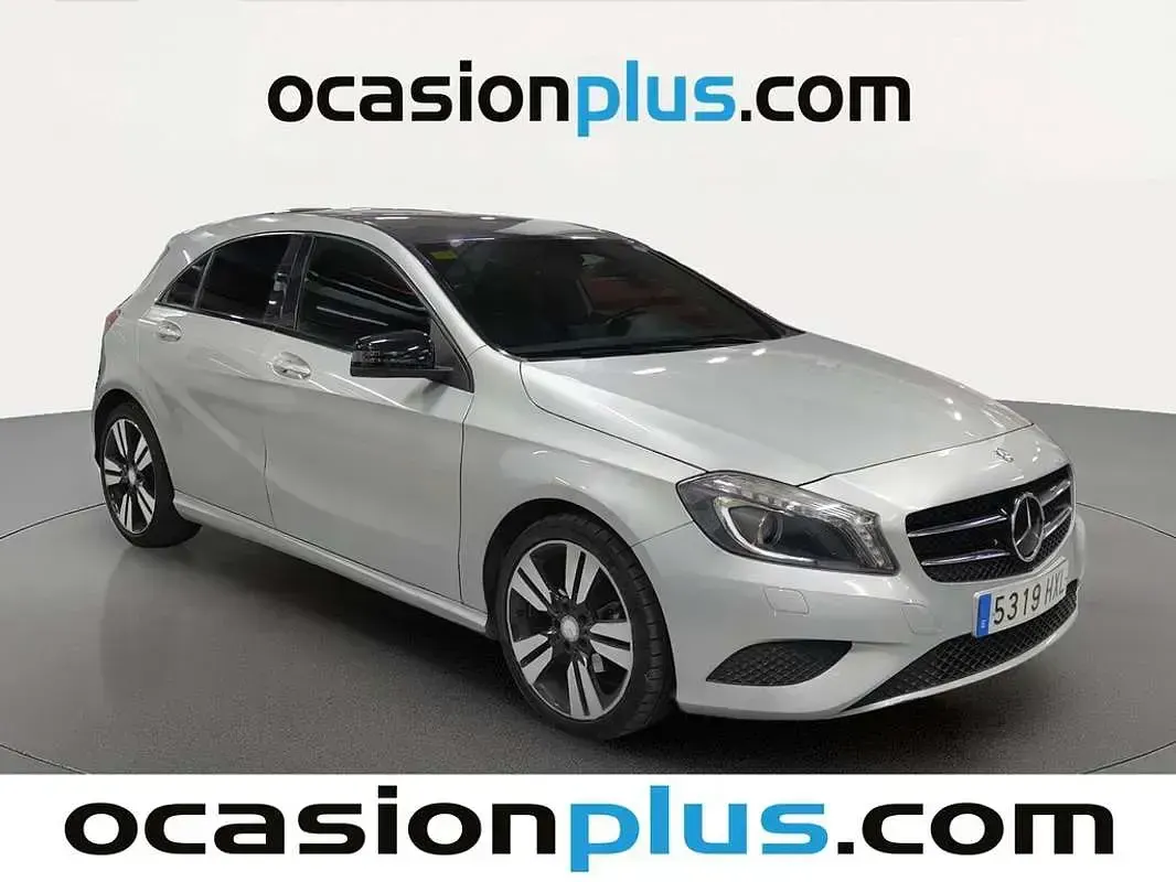 Usado Mercedes A180 Urban 109 CV (80 kW) 2014 Gris Utilitario