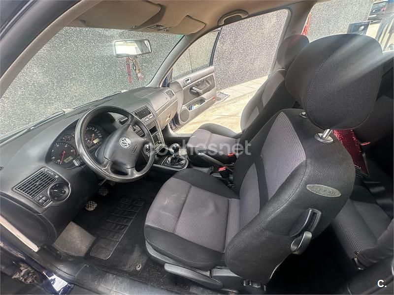 Usado VW Golf IV 110 CV (80 kW) 2002 Azul Berlina