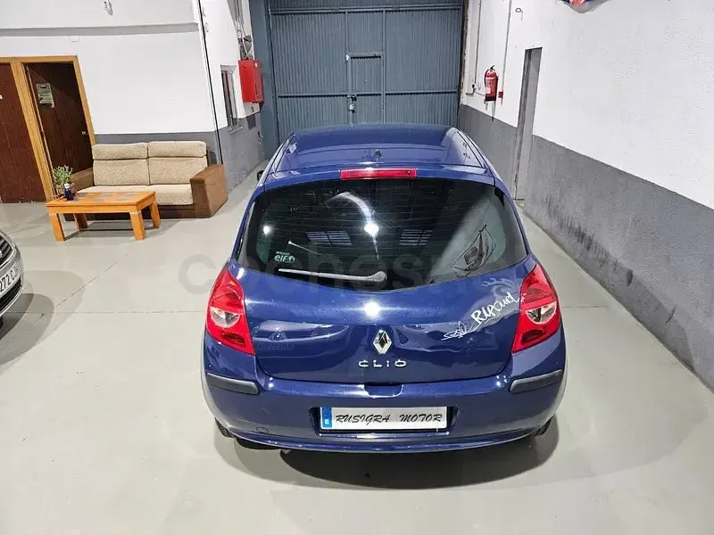 Usado Renault Clio II Dynamique 100 CV (73 kW) 2008 Azul Berlina