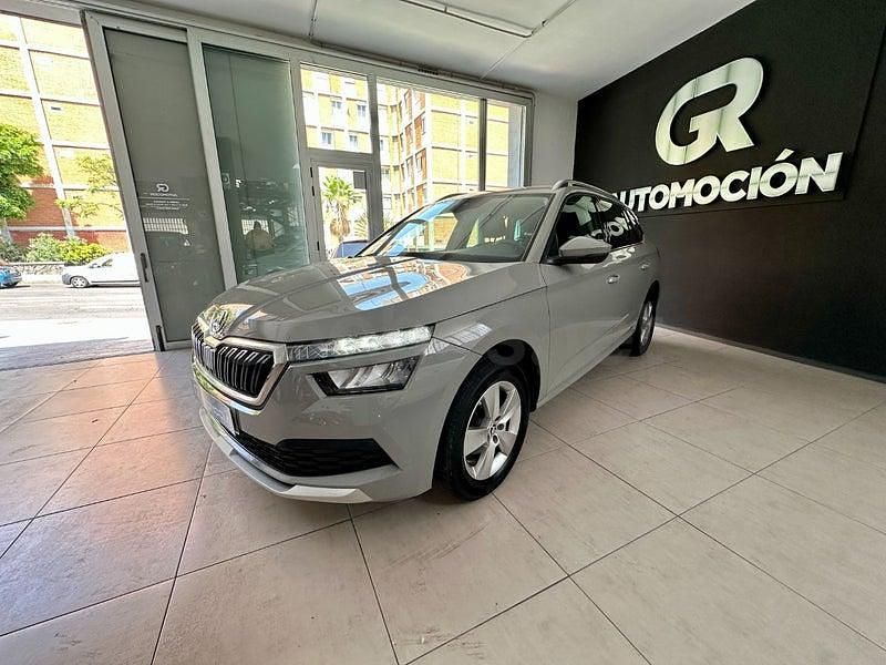 Usado Skoda Kamiq Ambition 110 CV (80 kW) 2021 Gris / plata SUV