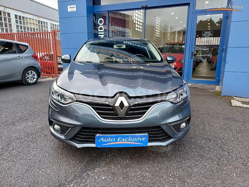 Usado Renault Mégane IV Zen 130 CV (95 kW) 2016 Gris / plata Berlina