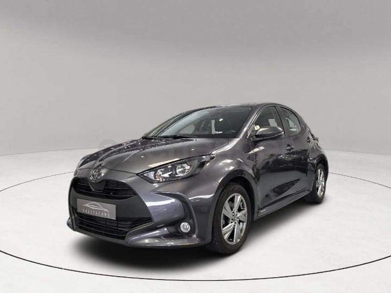 Usado Toyota Yaris Hybrid Active 116 CV (85 kW) 2024 Gris / plata Berlina