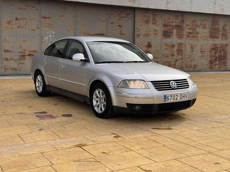 Gris Usado 2005 VW Passat Advance Berlina | 2650 € (Super precio) - Imagen 1/4