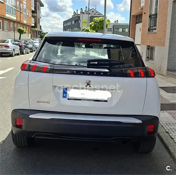 Usado Peugeot 2008 Active 100 CV (73 kW) 2021 Blanco SUV