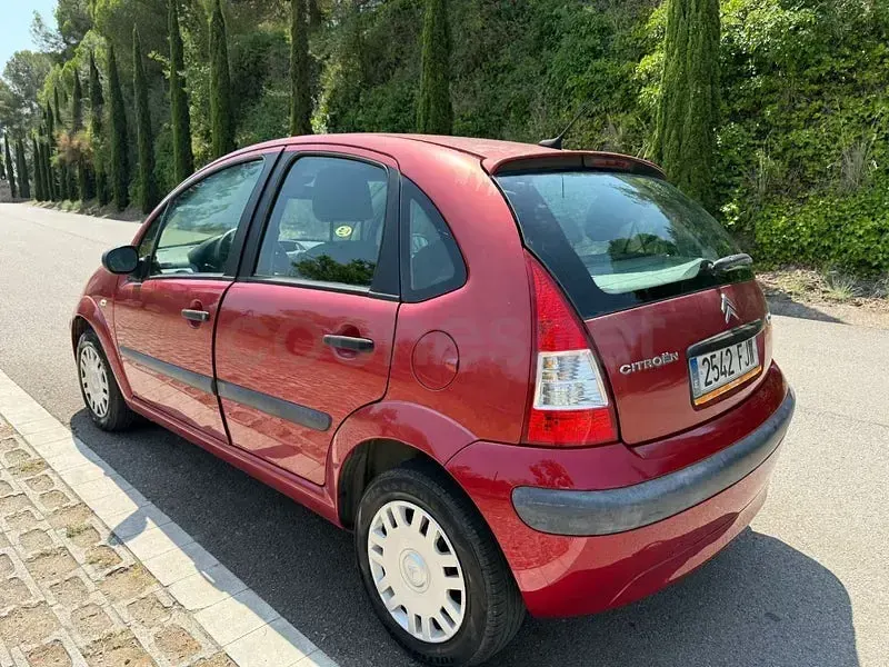 Usado Citroën C3 70 CV (51 kW) 2006 Granate Berlina