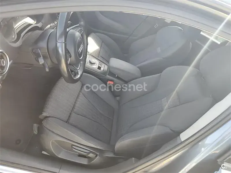 Usado Audi A3 Attraction 150 CV (110 kW) 2013 Gris / plata Berlina