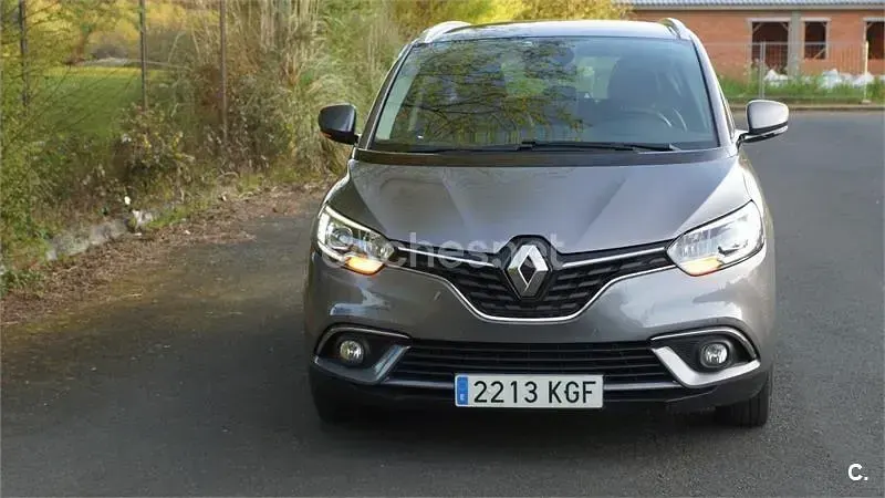 Usado Renault Grand Scénic IV Zen 130 CV (95 kW) 2017 Gris / plata Monovolumen