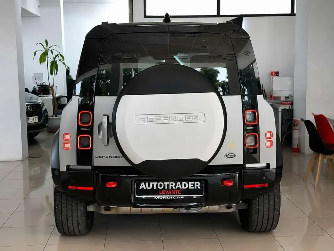 Usado Land Rover Defender S 404 CV (297 kW) 2022 Gris SUV