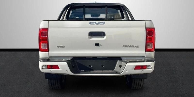 Nuevo EVO Cross 4 136 CV (100 kW) 2025 Blanco Recogida