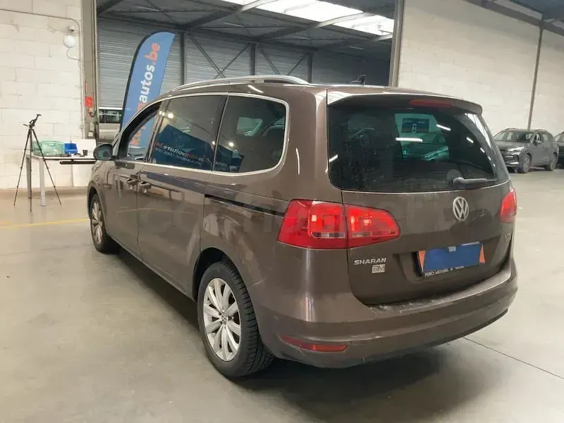 Usado VW Sharan Edition 140 CV (102 kW) 2014 Marrón Monovolumen