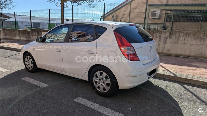 Usado Hyundai i30 Classic 90 CV (66 kW) 2009 Blanco Berlina