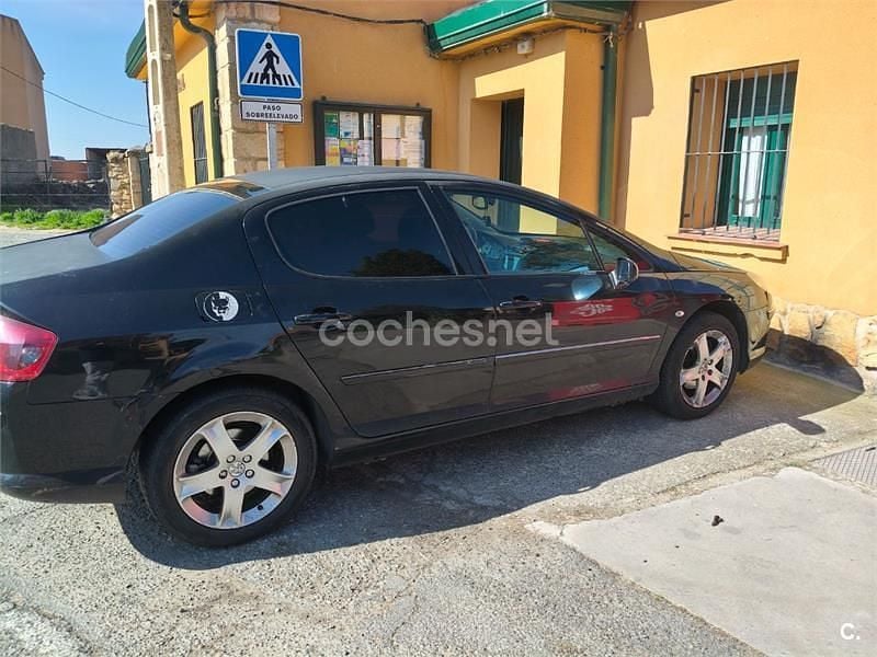 Usado Peugeot 407 Premium 136 CV (100 kW) 2008 Negro Berlina