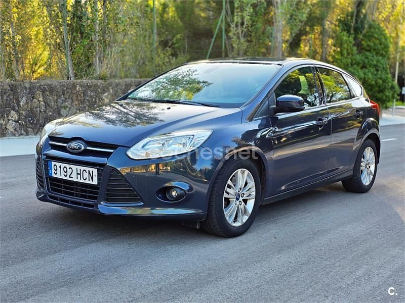 Gris / plata Usado 2011 Ford Focus Titanium Berlina | 6890 € (Buen precio) - Imagen 1/4