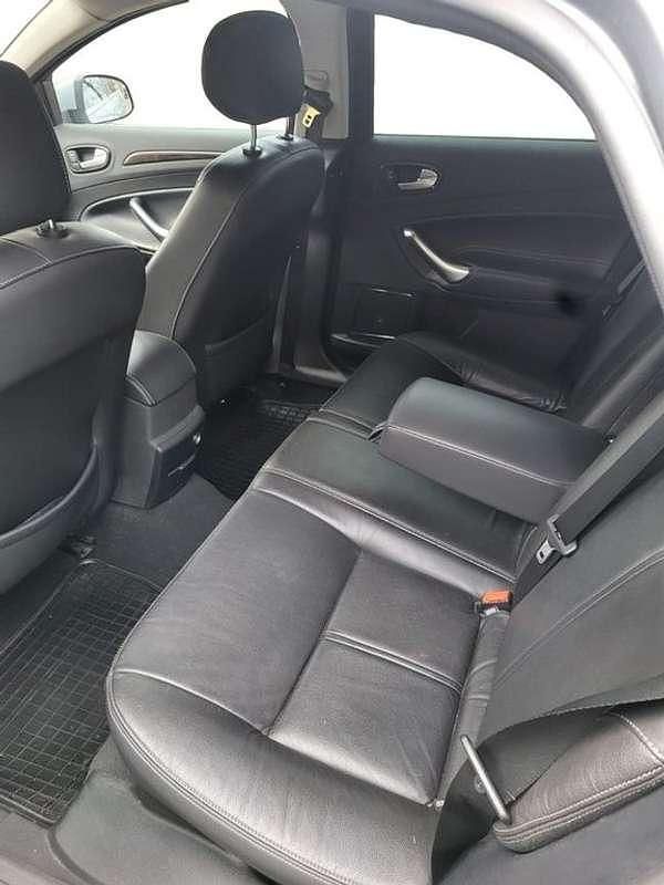 Usado Ford Mondeo Ghia 125 CV (91 kW) 2015 Gris Berlina