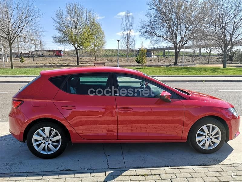 Usado Seat Leon CONNECT 110 CV (80 kW) 2016 Rojo Berlina