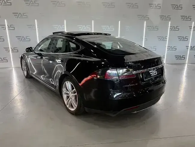 Usado Tesla Model S 386 kW (525 CV) 2016 Negro Utilitario