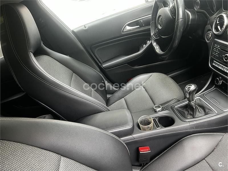 Usado Mercedes CLA200 Shooting Brake 150 CV (110 kW) 2019 Negro Familiar