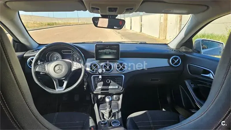 Usado Mercedes CLA200 Shooting Brake Urban 136 CV (100 kW) 2016 Gris / plata Familiar