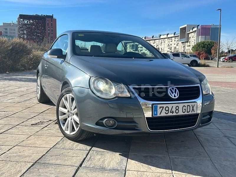 Usado VW Eos 140 CV (102 kW) 2008 Gris / plata Descapotable